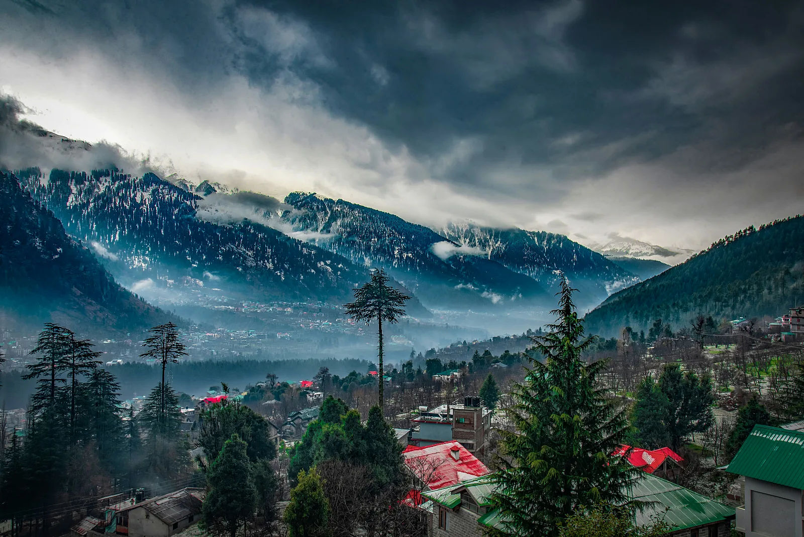 Sunset over the mountains during a Manali tour